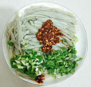 云南昭通特产炎山黑凉粉原料金碗豆淀粉1份2.5公斤包邮送凉粉抓抓