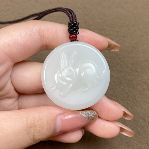 和田玉十二生肖兔吊坠男女款生肖兔玉牌颈饰挂件毛衣链