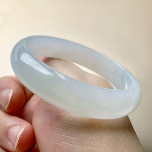 缅甸天然翡翠白玉手镯老坑白冰手镯冰种纯色贵妃女士翡翠玉手镯子