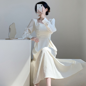新中式国风复古旗袍连衣裙女白色方领收腰长裙疏离感雪纺大摆裙子