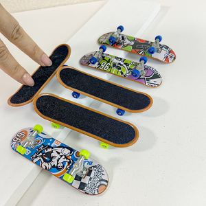 手指滑板益智减压合金塑料创意指尖迷你滑板桌面玩具礼品入门防摔