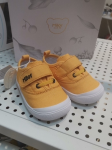 米乐熊童鞋春秋