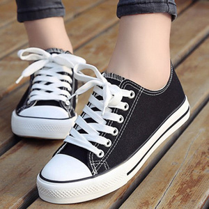 春秋新款小孩子帆布鞋黑白色中小学生布鞋男平底小白鞋女板鞋鞋。