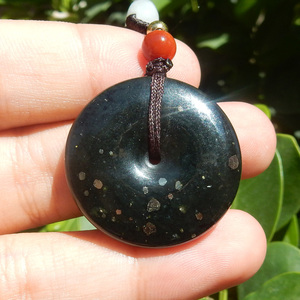 正品精品和田玉放巨漏含特殊铁陨石青玉伴生闪金平安扣吊坠w