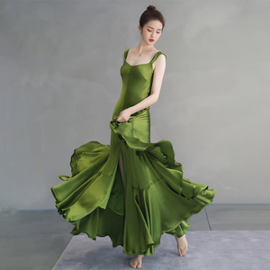 森系复古缎面新娘敬酒服婚礼晨袍舞裙吊带露背独特绿色宴会晚礼服