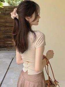 韩版冰丝针织短袖t恤女2024夏季设计感高腰圆领修身露背开扣上衣