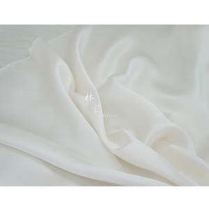 光泽亲肤真丝缎布料气质白色连衣裙旗袍桑蚕丝绸缎设计师服装面料