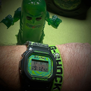 卡西欧casio g-shock rick and morty瑞克和莫蒂联名手表亮绿色