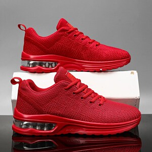 安踏国潮大码2022春季新款男鞋潮百搭气垫红色运动鞋休闲透气网面