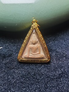 泰国佛牌 南帕亚 女王佛 2514年老牌 带鉴定卡 纯金壳项链吊坠