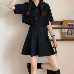 裙子女新款2022年宽松短款上衣 高腰黑色百褶半身裙学院风两件套