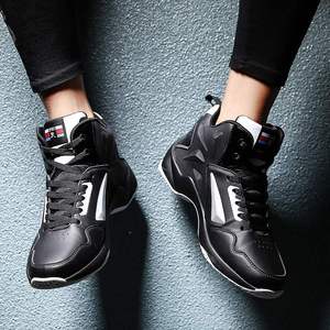 詹姆斯士兵15球鞋