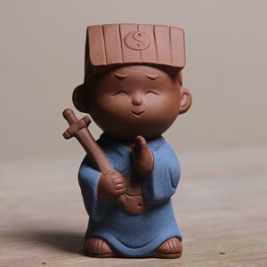 道士家居汽车装饰品陶瓷 桌面摆小和尚沙弥紫砂人物 中式摆件辟邪