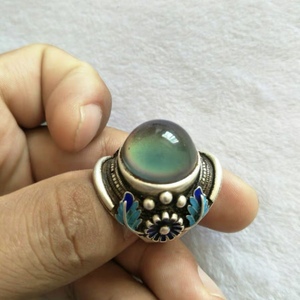 早期收来的变色宝石戒指温度不同颜色会变色高颜值古风老银指环