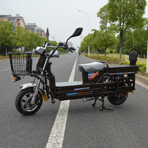 两轮载重摩托车