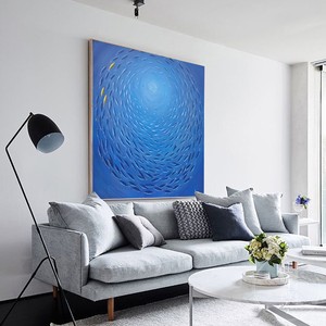 现代简约北欧蓝色装饰画轻奢极简大幅沙发背景墙壁画大海鱼群挂画