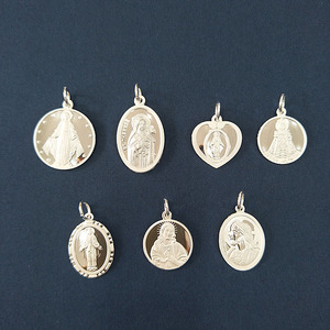 大妈团共鸣022 夏洛特 布洛怀耶 限量手办雕像8人付款17