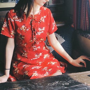 80年代 烈火如歌 印花复古红绑带小红裙碎花高腰中长裙 度假约拍