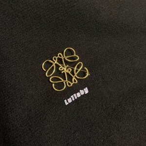 lu11aby 现货 loewe罗意威 anagram四色logo金属胸针