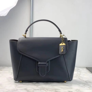 anyiteshihuo淘宝coach蔻驰正品鲶鱼包,这个颜色当时买超爱背,非常