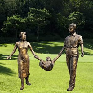 现代仿真人物雕塑幸福一家人物雕塑一家四口亲情主题雕像大型摆件