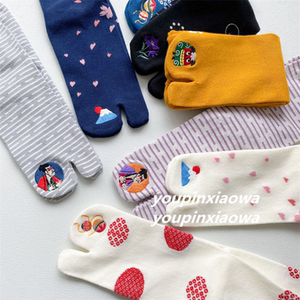 日本浮世绘刺绣分趾袜二趾袜女春秋季中筒袜tabi薄款两指袜猪蹄袜