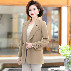 中年人西装女套装