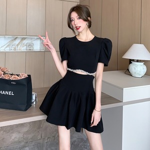 赫本风小黑裙高级感短裙小洋装精致别致独特收腰小个子连衣裙夏季
