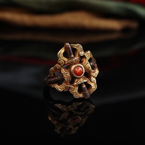 藏传手工镀18k金老天铁托甲十字金刚杵戒指藏式老寒铁错金戒指