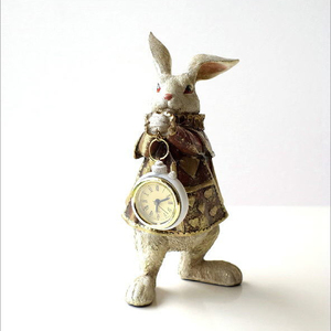 日本代购 爱丽丝怀表兔子先生 创意红色斗篷兔子时钟摆件桌面台钟