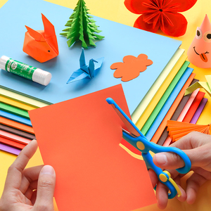 小学生美术课彩色卡纸