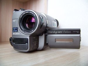 sony/索尼 ccd-trv67e磁带摄像机pal制式传统8mm摄录一体机trv35e