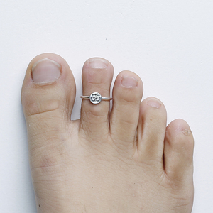 呈于小众设计瑜伽om脚趾环戒指女 脚指环 999纯银瑜伽om符号饰品
