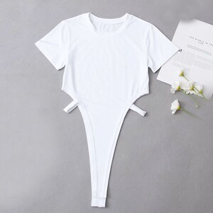 三角连衣上衣新款百搭圆领白色高叉连裆女t恤侧边露腰简约弹力修