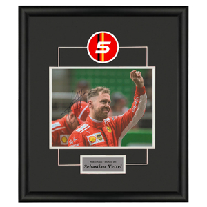 f1赛车手塞巴斯蒂安维特尔亲笔签名照片含证书裱框