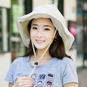 长脸带的帽子女