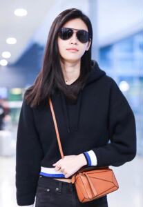 火遍时尚圈!简单时尚小牛皮几何单肩斜挎bao【t恤】jyl30l