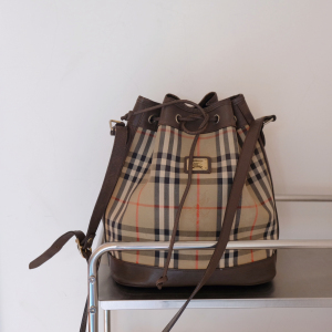 burberry 巴宝莉 老花帆布战马格纹水桶包 斜挎包 日本中古