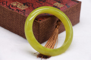 岫玉手镯辽宁岫岩玉女镯玉镯源头产地正品花玉翠玉15米包邮