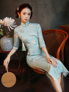 蕾丝新中式旗袍新款2023新款女秋冬高贵气质绿色日常中长款连衣裙