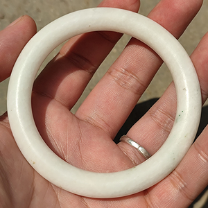 南阳独山玉手镯女款圆条59mm白料镯子手饰天然玉石老料手镯