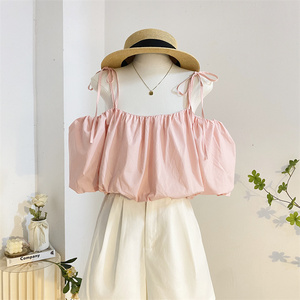 粉色露肩吊带泡泡袖衬衫女夏季宽松短款设计感小众一字领短袖上衣