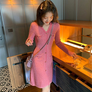 粉色针织连衣裙女秋冬2021年新款气质小个子内搭修身显瘦打底裙子