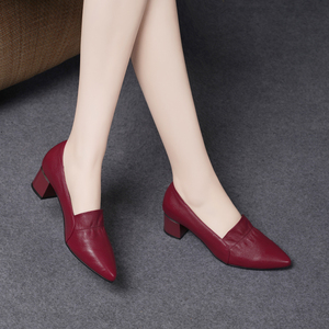 韩版潮牌单鞋女红色软皮粗跟中跟2023秋季新款真皮尖头高跟皮鞋潮
