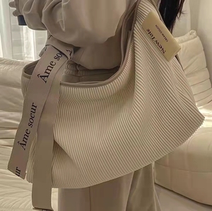 现货马来西亚creamcouch蛋糕包超纤维皮革水桶包夏季褶皱托特包女