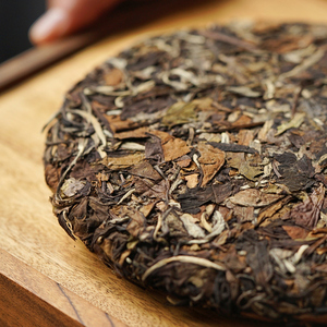 双春隆福建福鼎白茶2017年老寿眉老白茶茶饼吴健非遗茶叶300g礼盒