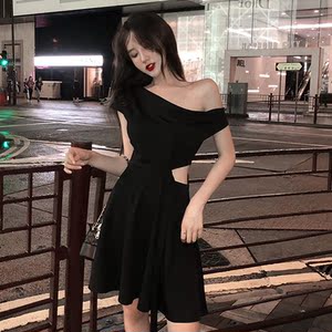 一边露肩连衣裙