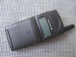 爱立信t18经典天线下翻盖古董收藏老款手机全国包邮.非t39和398