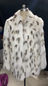 2023新货猞时尚年轻山猫皮草大衣女v领白色猁豹纹短款冬季外套
