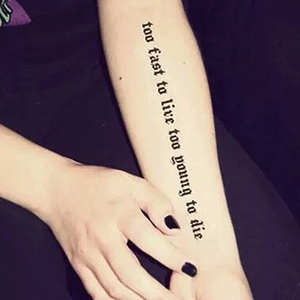 花臂小妖权志龙同款手臂英文字母纹身贴防水男女持久仿真哥特文字